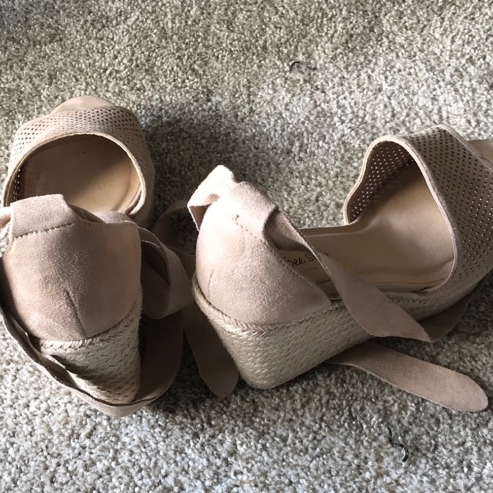 Heels - Picture 4 of 4